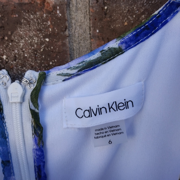 Calvin Klein Asymmetrical White Sleeveless Floral Print Size 6 - Picture 4 of 5